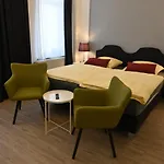 ペンション アム シュロス ゲストハウス