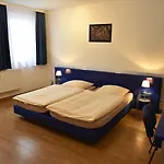 ゲストハウス ペンション アム シュロス 4*