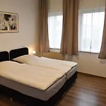 ゲストハウス ペンション アム シュロス 4*
