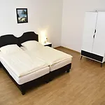ペンション アム シュロス ゲストハウス 4*