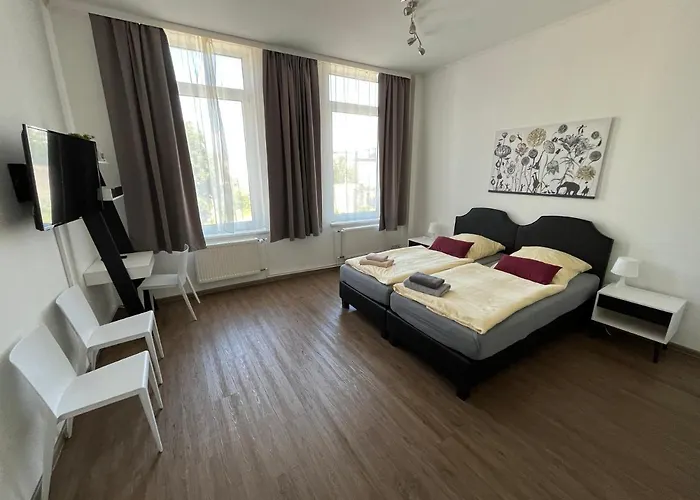 Am Schloss בית הארחה 4*